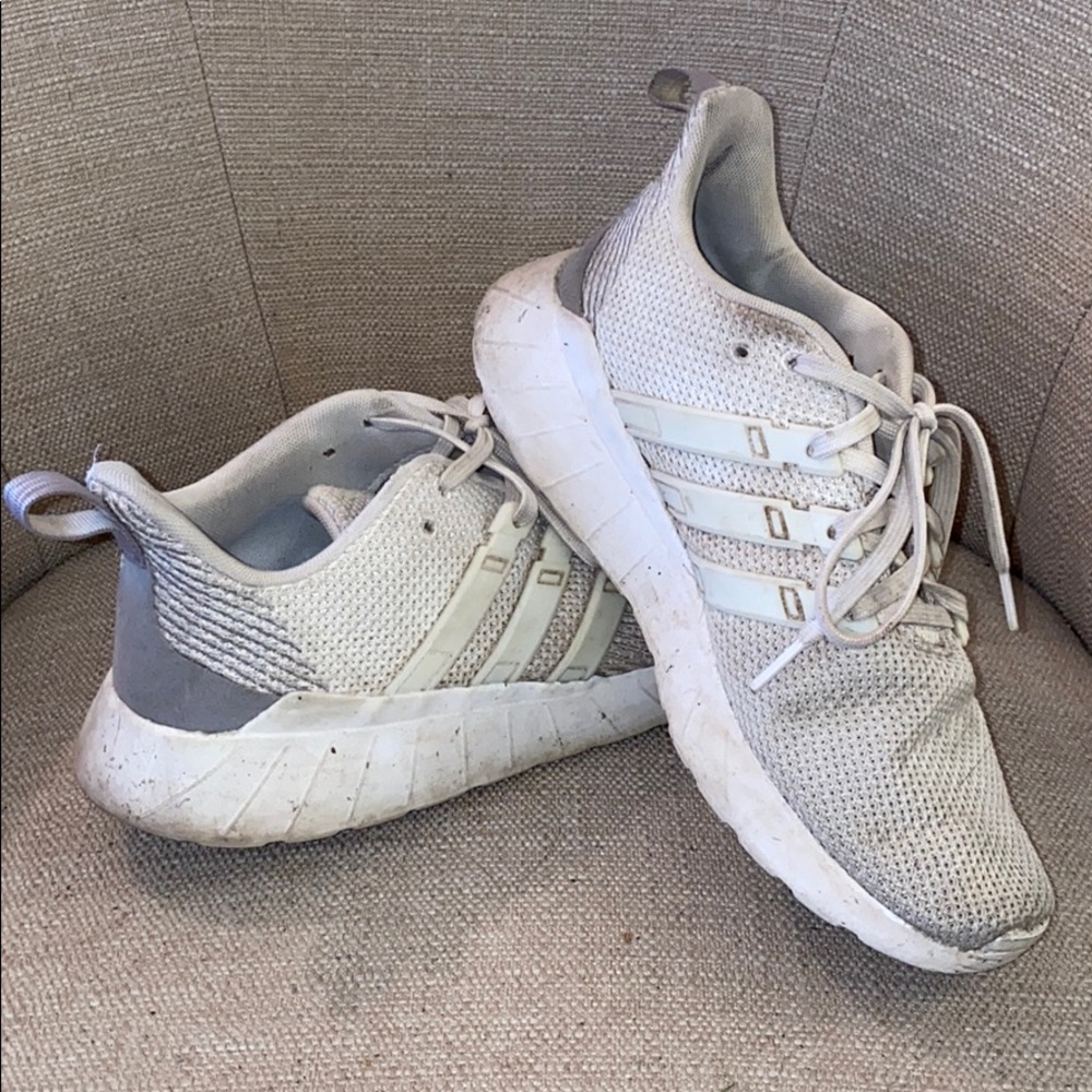 WOMEN WHITE ADIAS SNEAKERS